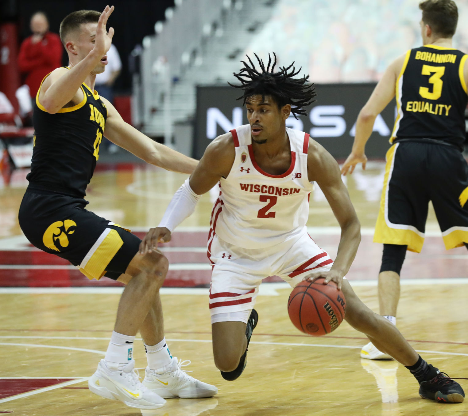Iowa 77, UW 62